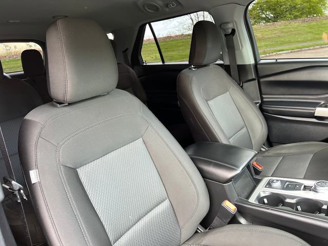 Used 2022 Ford Explorer XLT AWD/4WD image 36