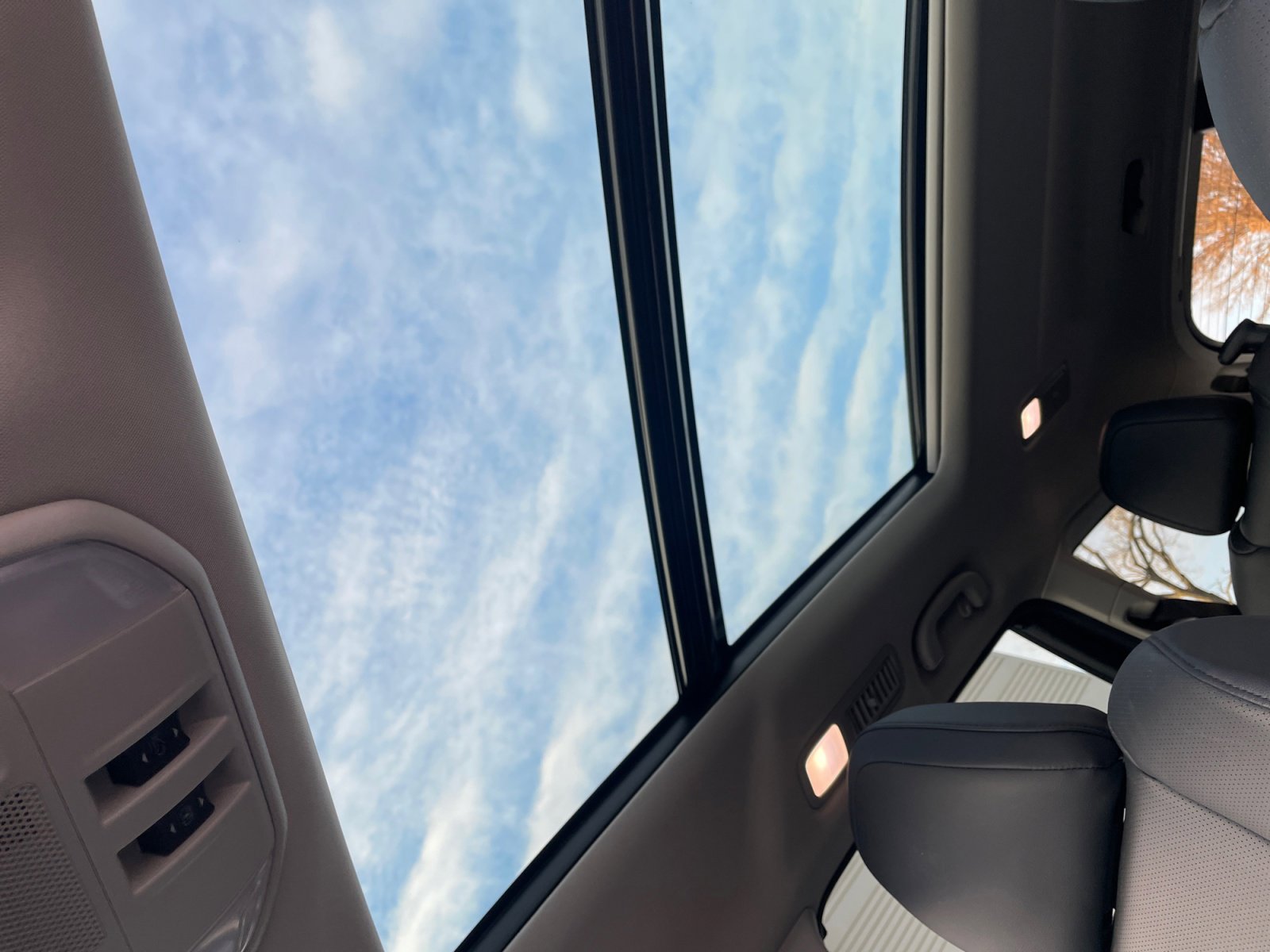 Used 2025 Subaru Ascent Bronze Edition image 4