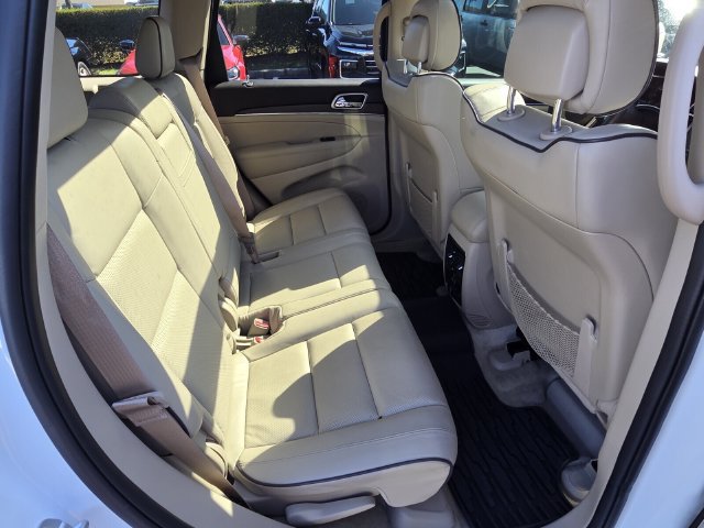 Used 2017 Jeep Grand Cherokee Overland w/ Jeep Active Safety Group AWD/4WD image 15