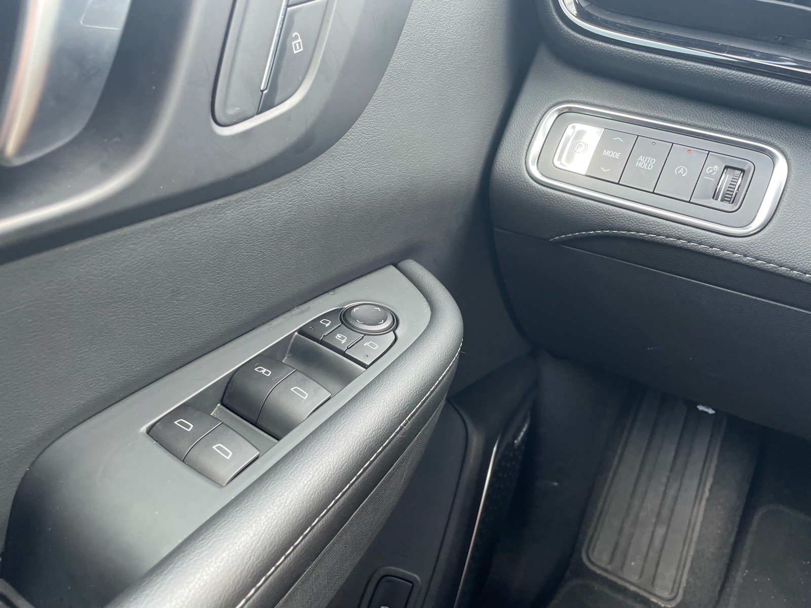 Used 2025 Buick Enclave Preferred FWD image 15