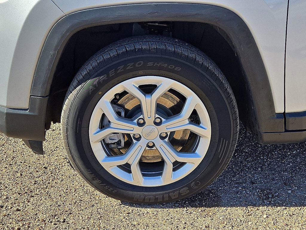 Used 2024 Jeep Compass Latitude image 11