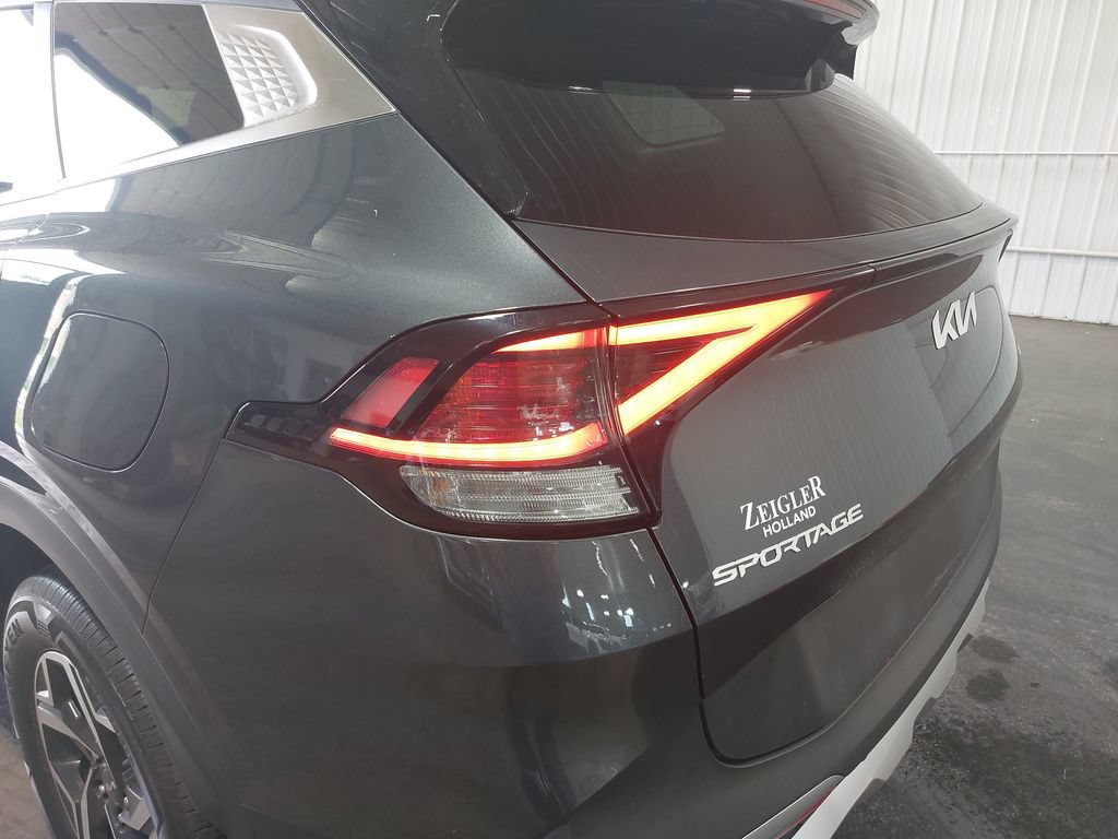Used 2023 Kia Sportage LX AWD/4WD image 33