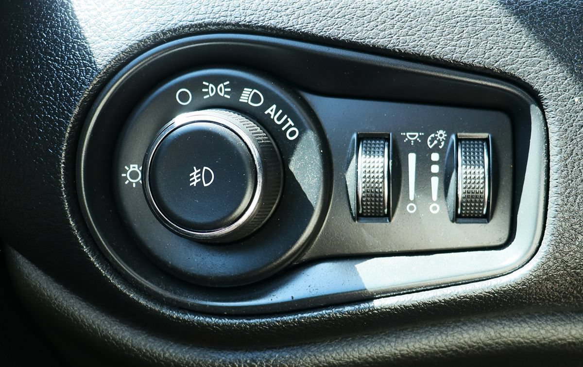 Used 2019 Jeep Renegade Trailhawk AWD/4WD image 41