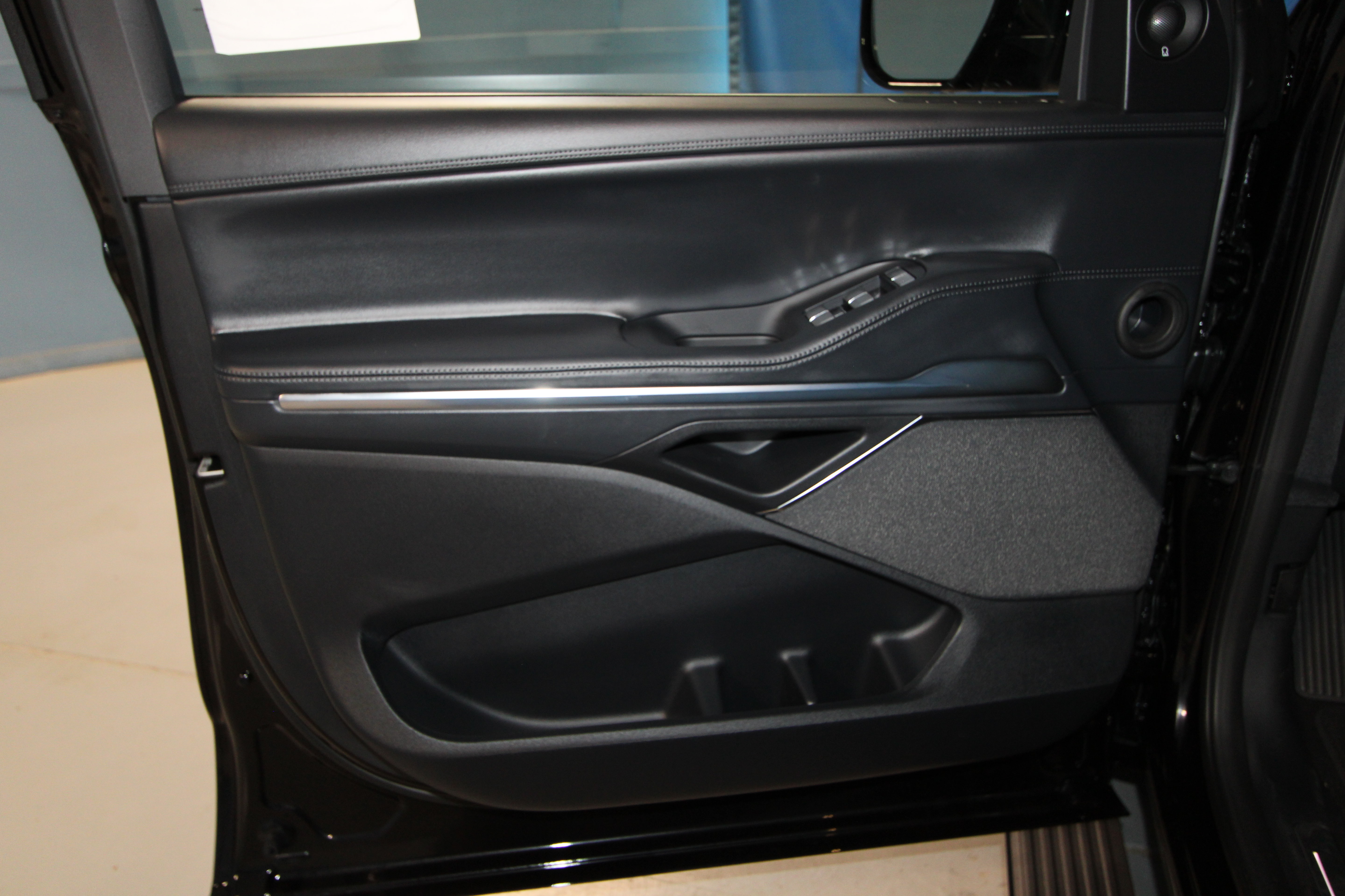 New 2027 Lincoln Navigator L Reserve AWD/4WD image 4