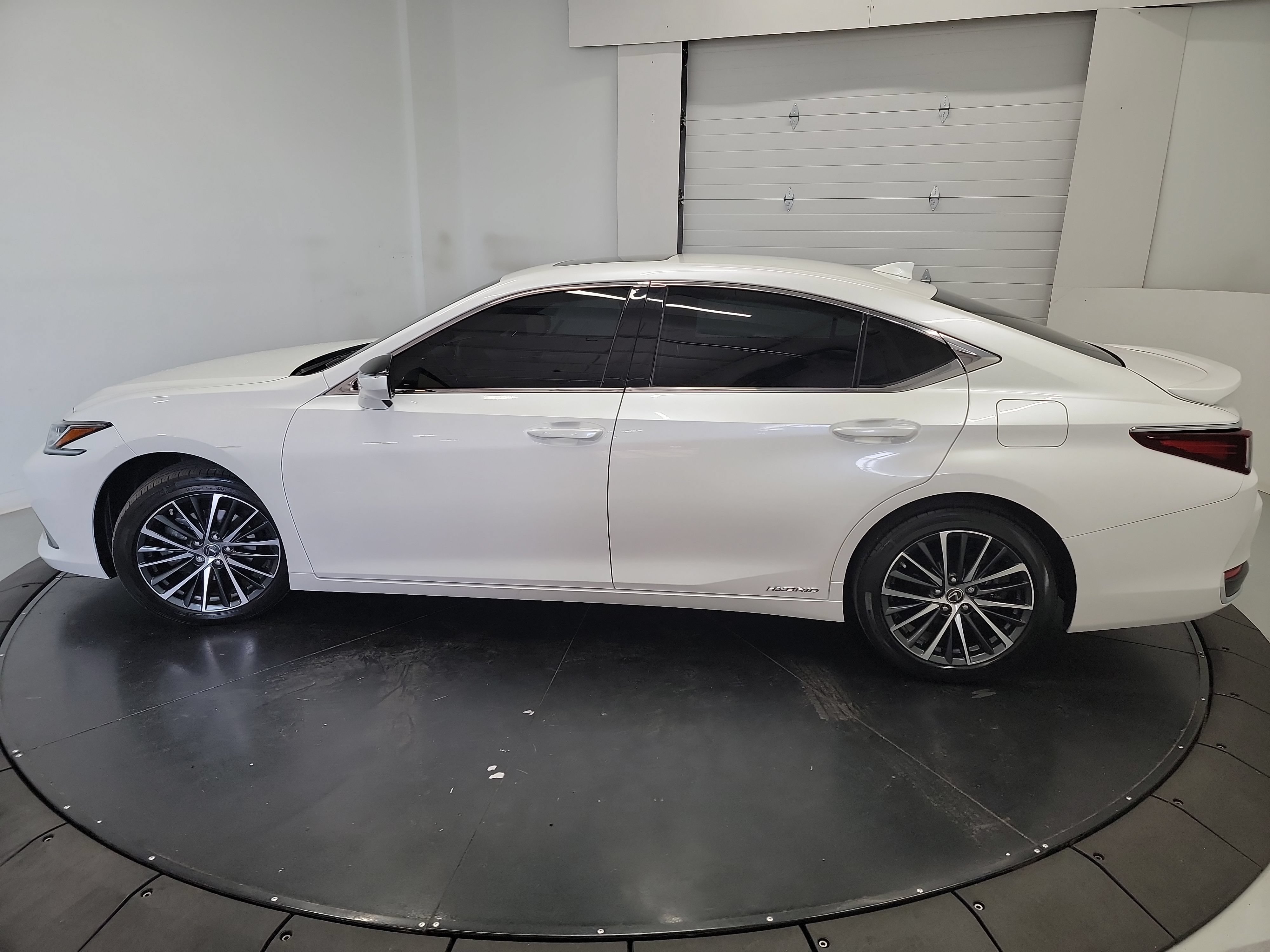 Used 2022 Lexus ES 300h w/ Premium Package FWD image 4