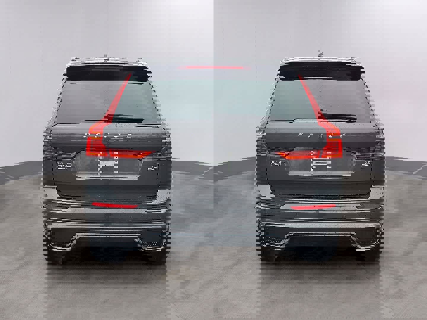 Used 2023 Volvo XC60 B5 Plus w/ Climate Package image 5