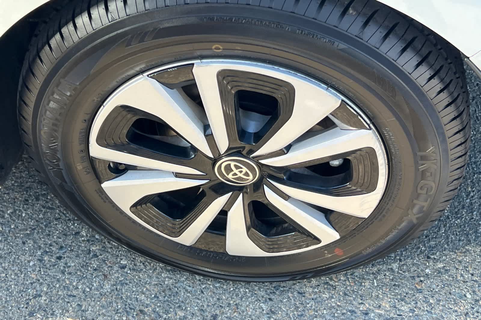 Used 2017 Toyota Prius Prime Advanced FWD image 22