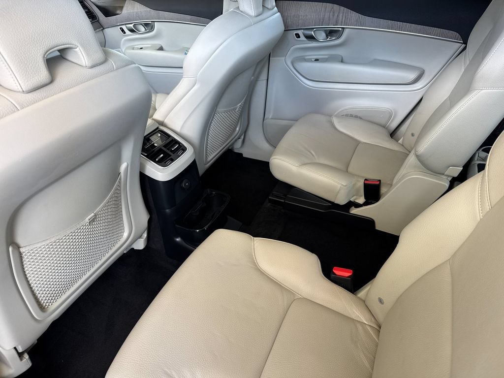 Certified 2023 Volvo XC90 T8 Plus AWD/4WD image 11