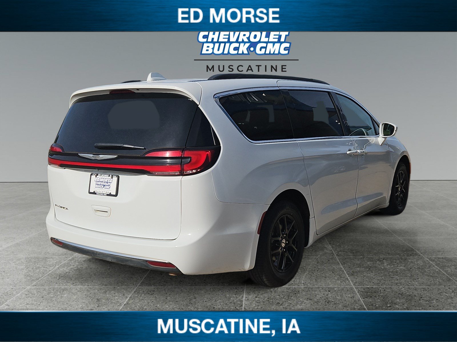 Used 2022 Chrysler Pacifica Touring-L FWD image 5