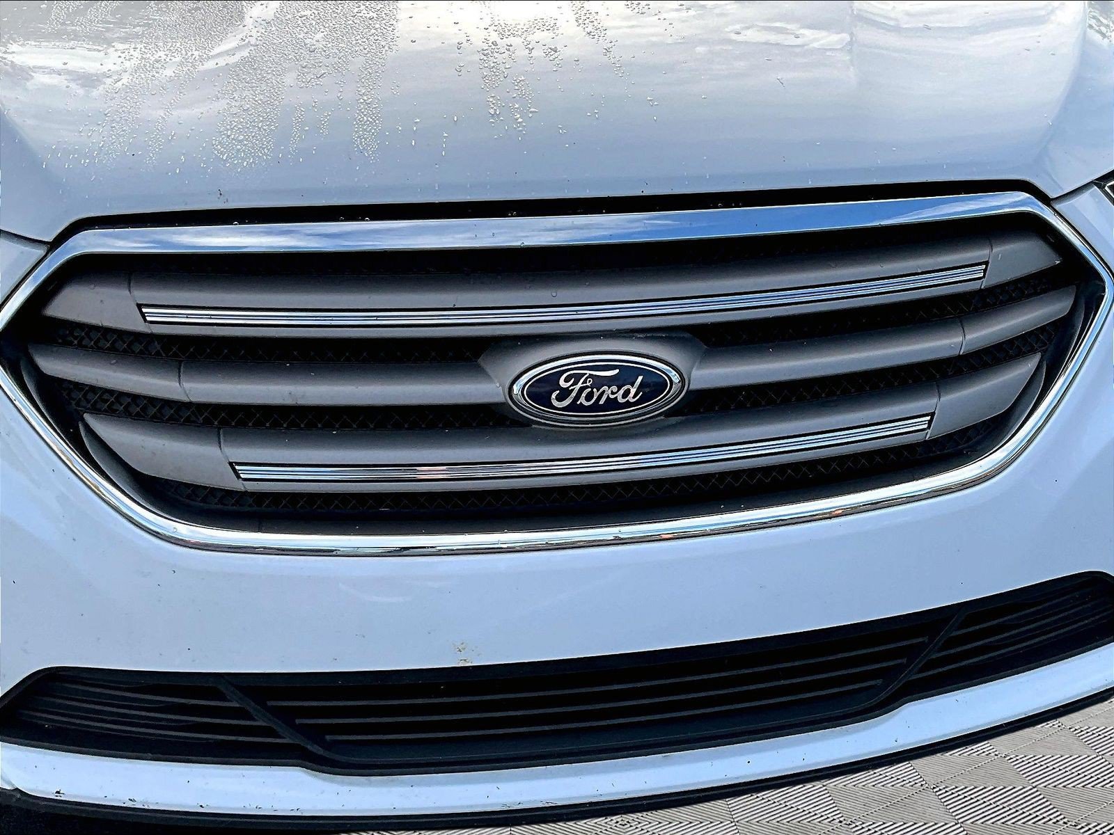 Used 2016 Ford Taurus SE FWD image 33