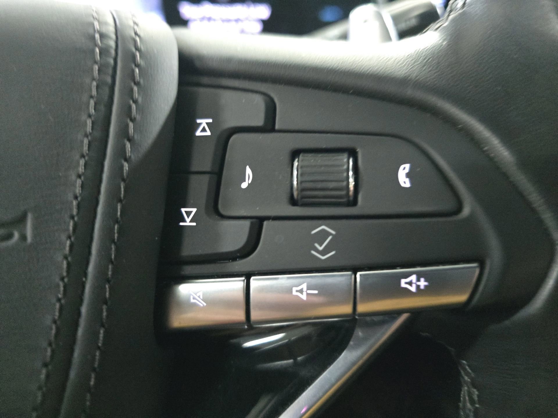 Used 2023 Cadillac Escalade V AWD/4WD image 18