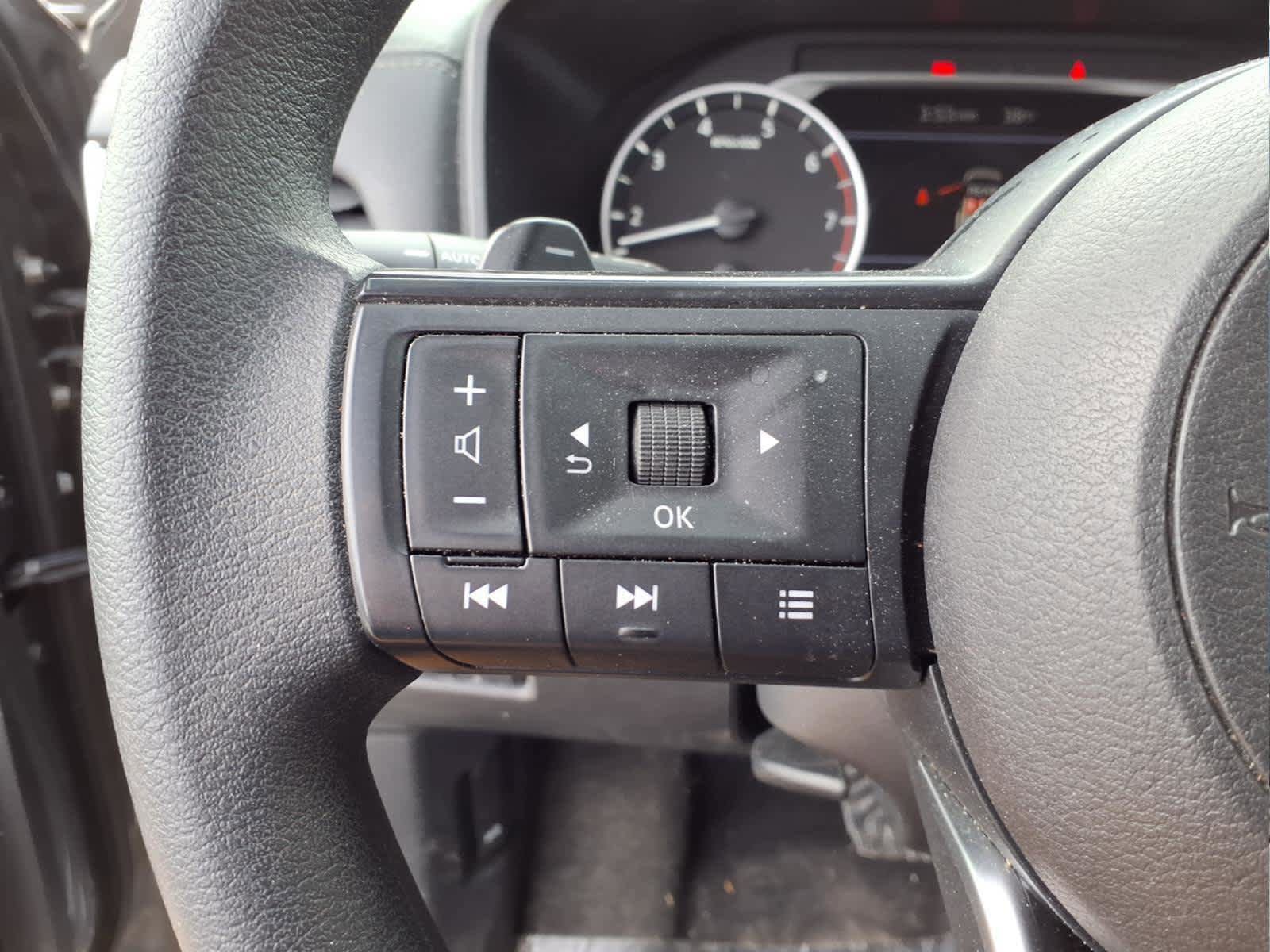 Used 2024 Nissan Rogue SV FWD image 19