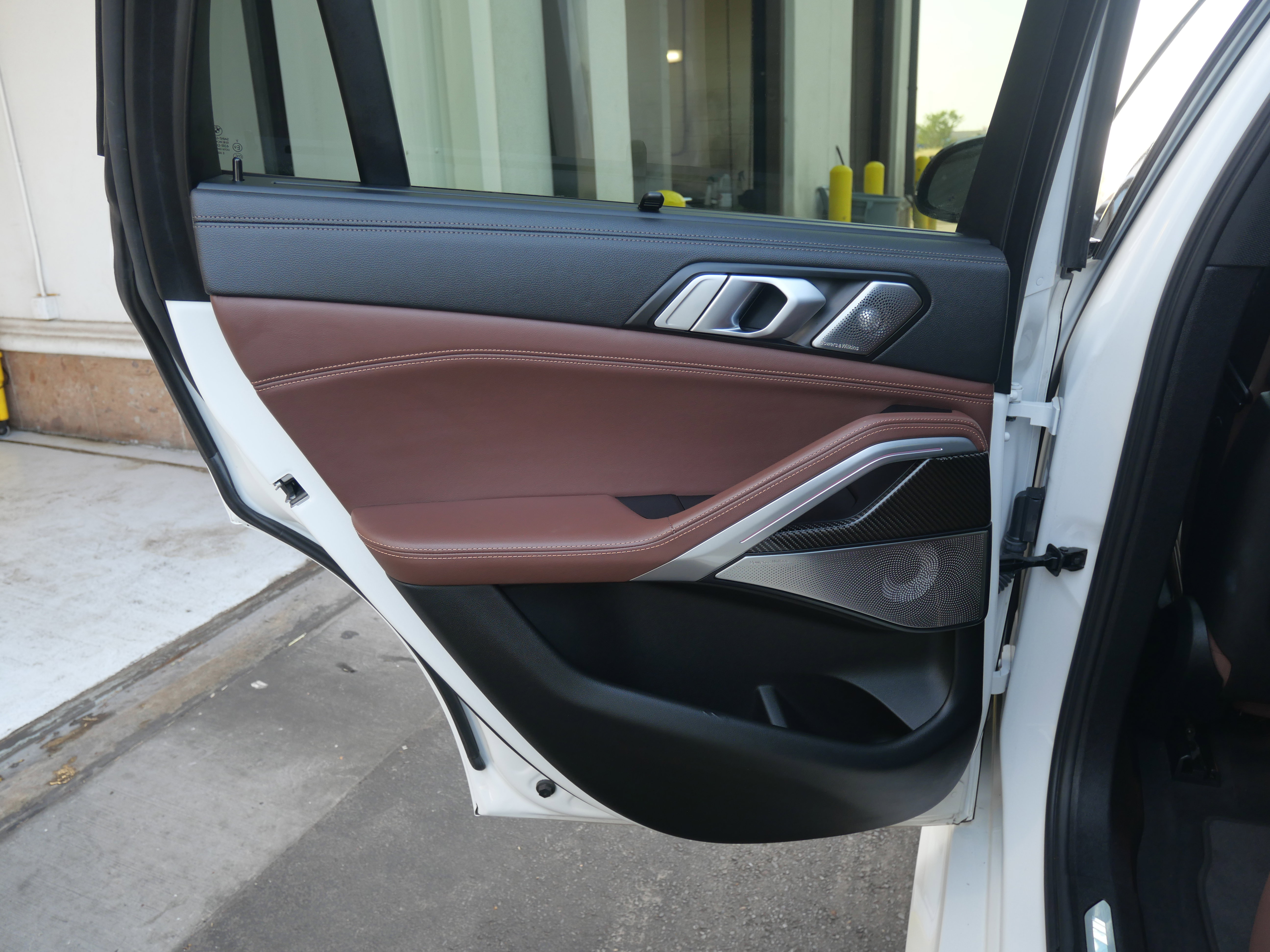 Used 2023 BMW X6 M50i w/ Executive Package image 9