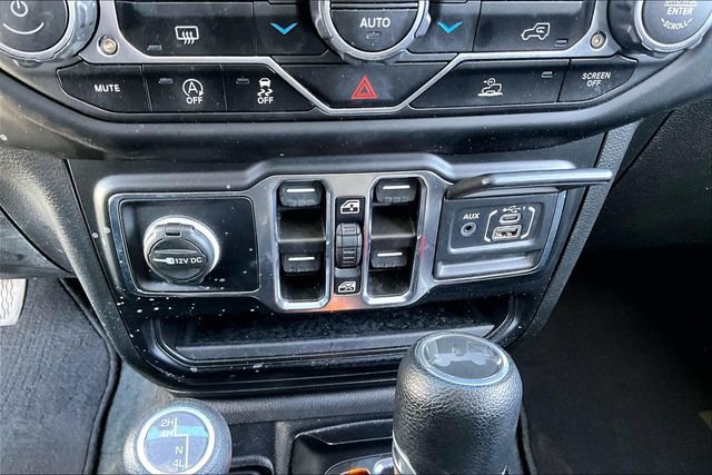 Used 2023 Jeep Wrangler Unlimited Sahara AWD/4WD image 16