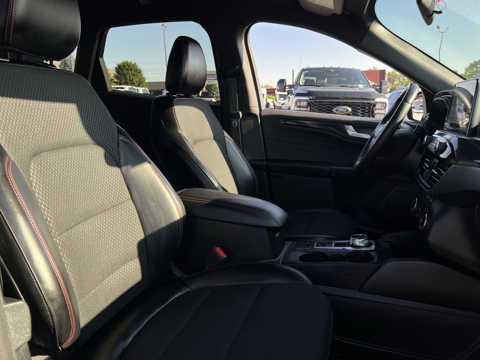 Used 2025 Ford Escape ST-Line Select AWD/4WD image 25