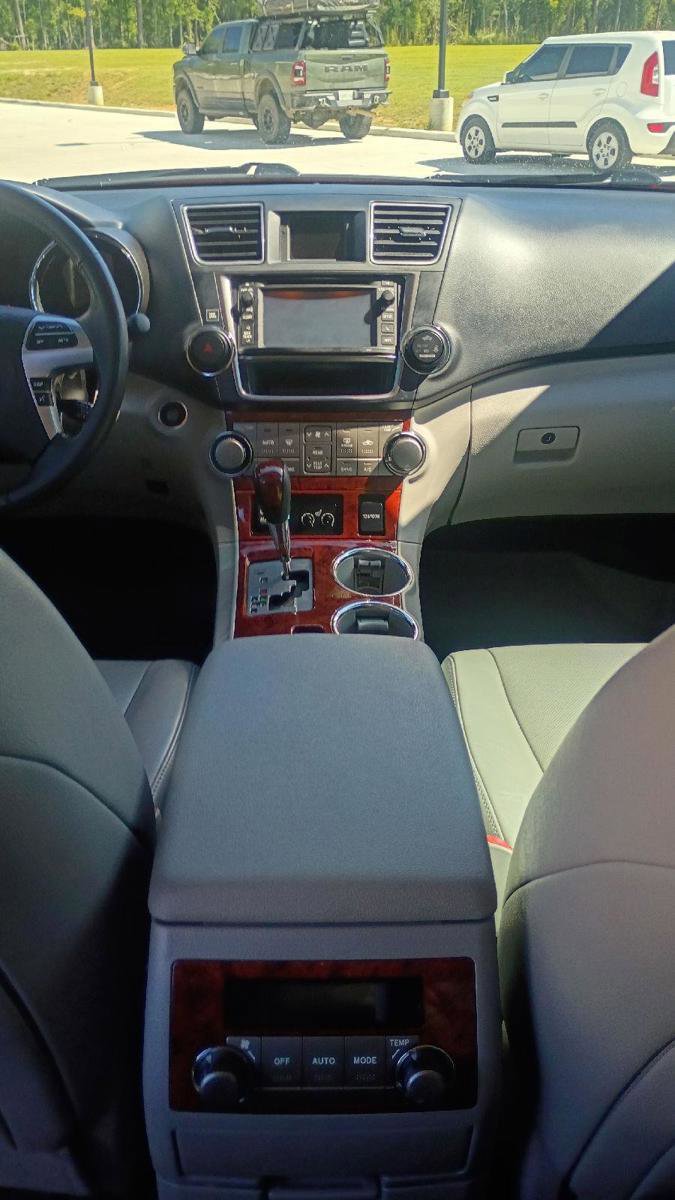 Used 2013 Toyota Highlander Limited image 16