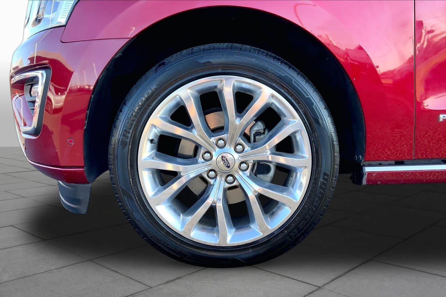Used 2018 Ford Expedition Platinum RWD image 11