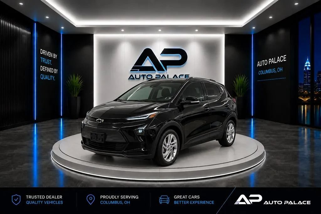 Used 2023 Chevrolet Bolt EUV LT w/ Driver Confidence Package FWD image 1