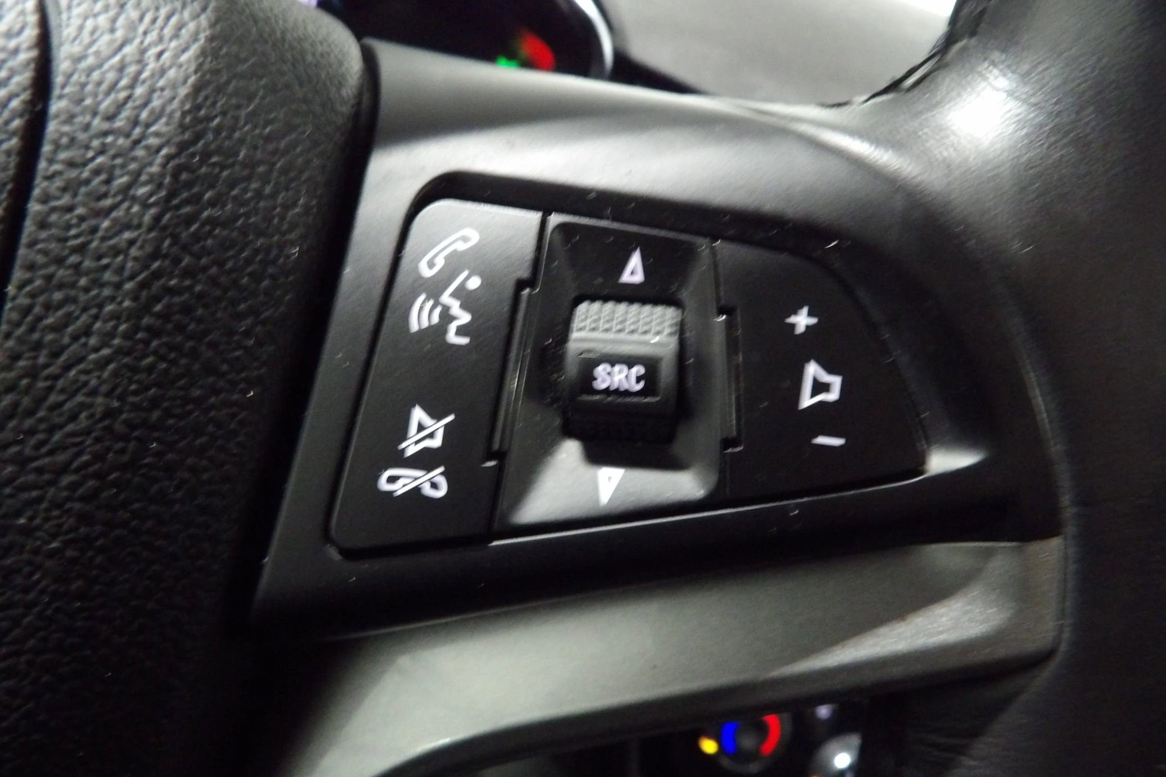 Used 2019 Chevrolet Trax LT w/ Sun & Sound Package AWD/4WD image 15