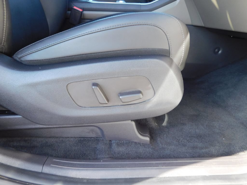 Used 2025 Kia Carnival EX FWD image 18
