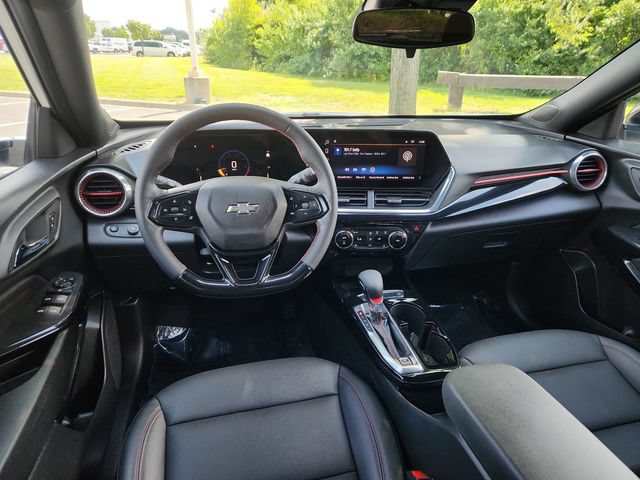 Used 2024 Chevrolet Trax RS w/ Sunroof Package FWD image 33