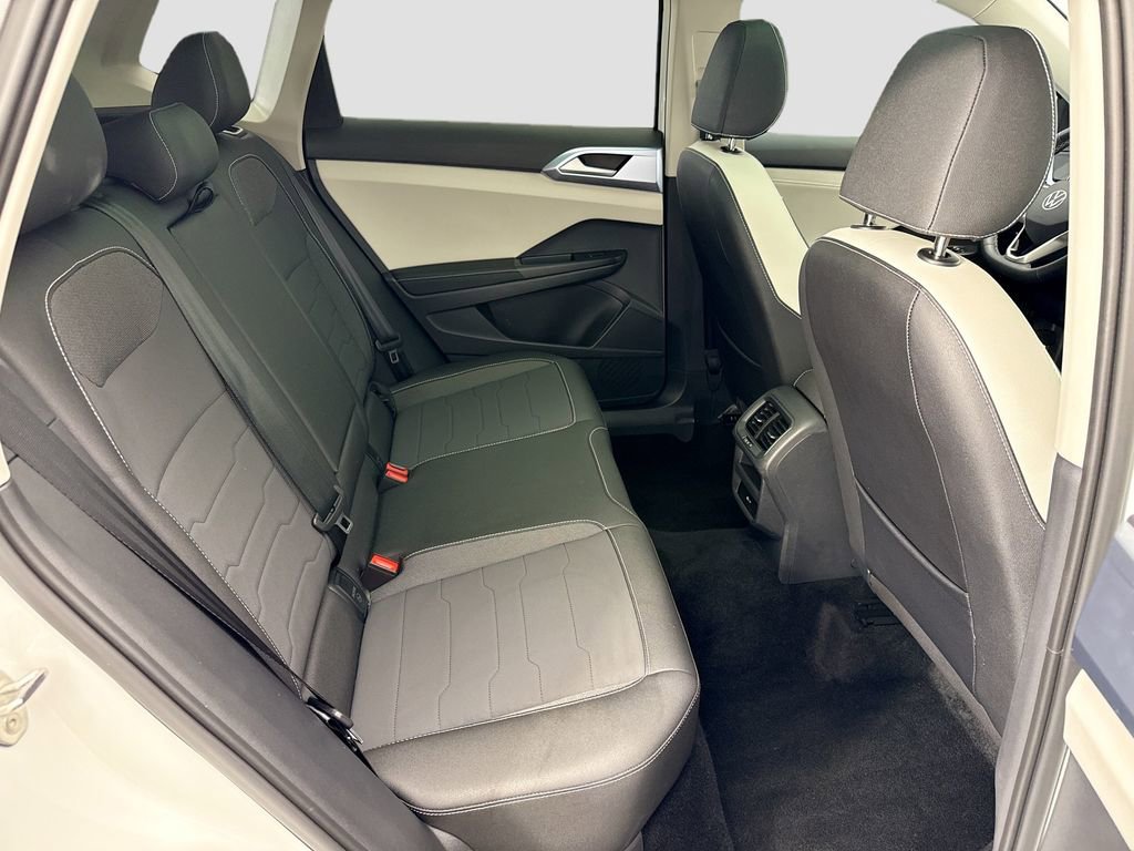 Used 2025 Volkswagen Taos SE w/ Panoramic Sunroof Package image 20