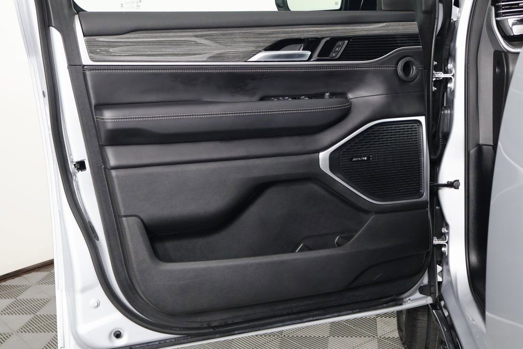 Used 2022 Jeep Wagoneer Series III w/ Flexible Seating Group image 13