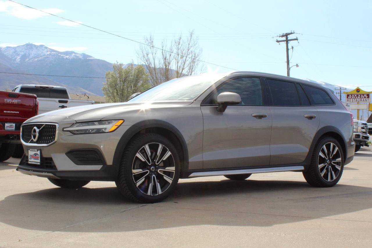 Used 2020 Volvo V60 T5 Cross Country image 61