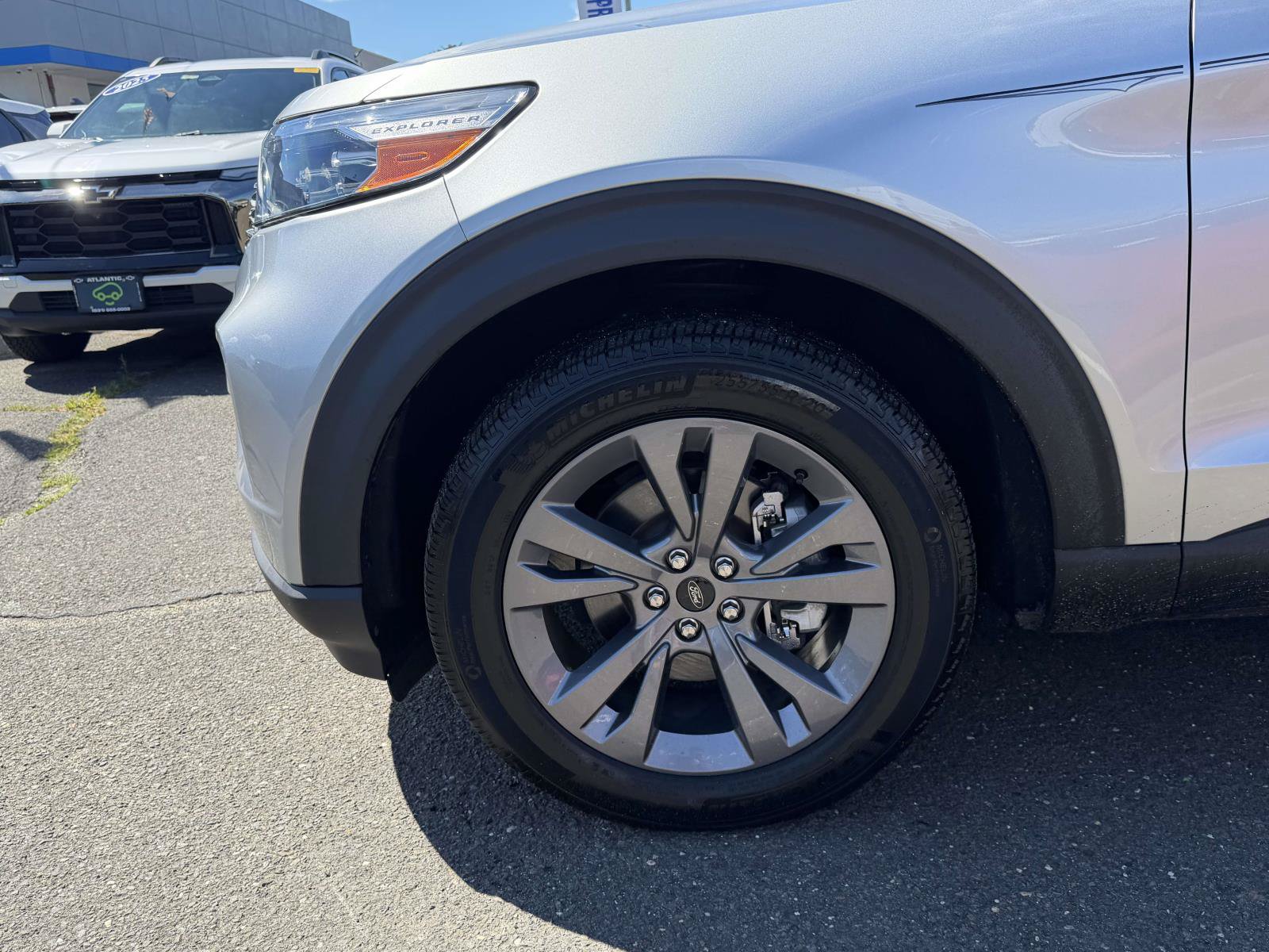 Used 2022 Ford Explorer XLT w/ Equipment Group 202A AWD/4WD image 9