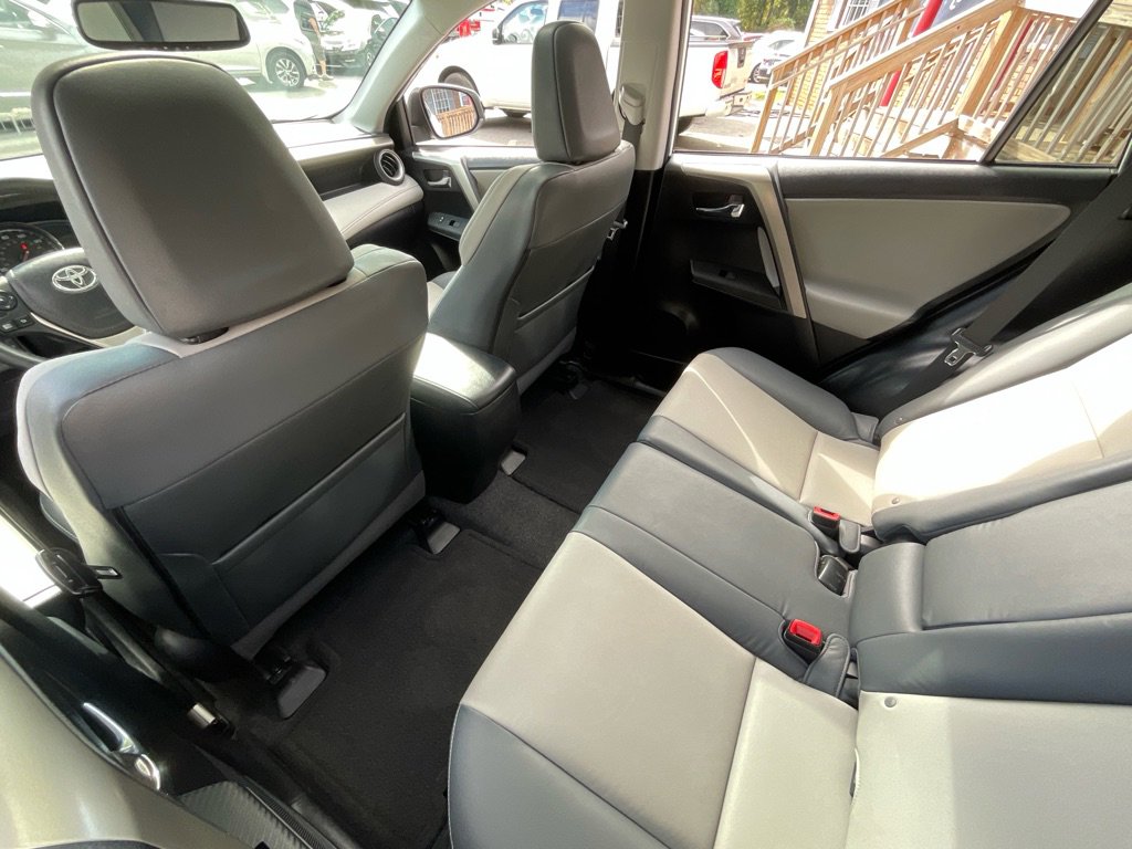 Used 2015 Toyota RAV4 Limited image 28