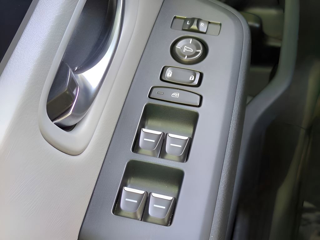 Used 2024 Honda Pilot Touring image 20