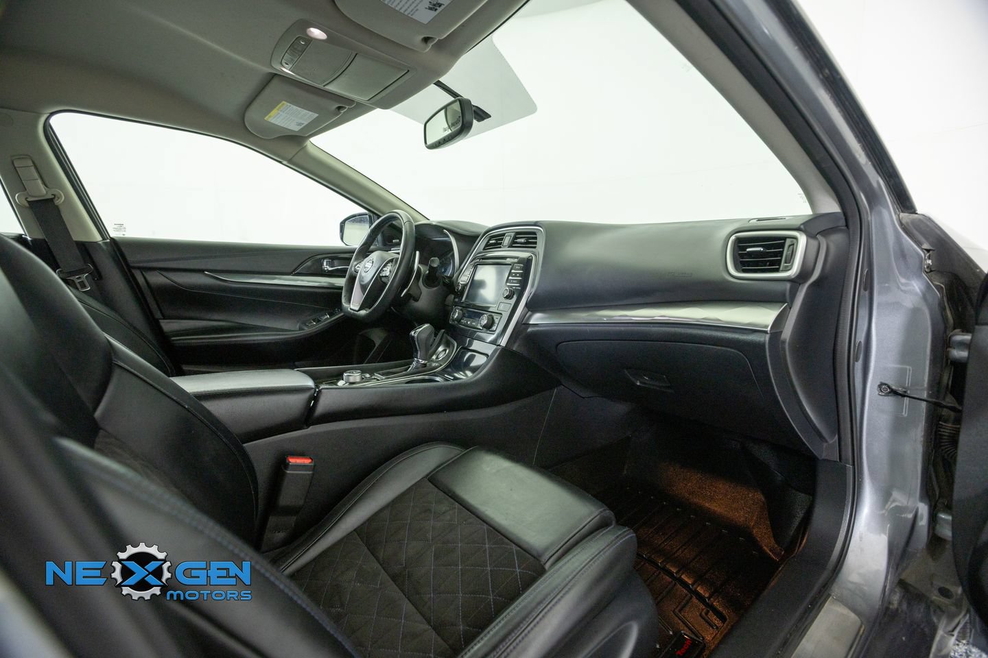Used 2018 Nissan Maxima SR w/ Midnight Edition FWD image 41