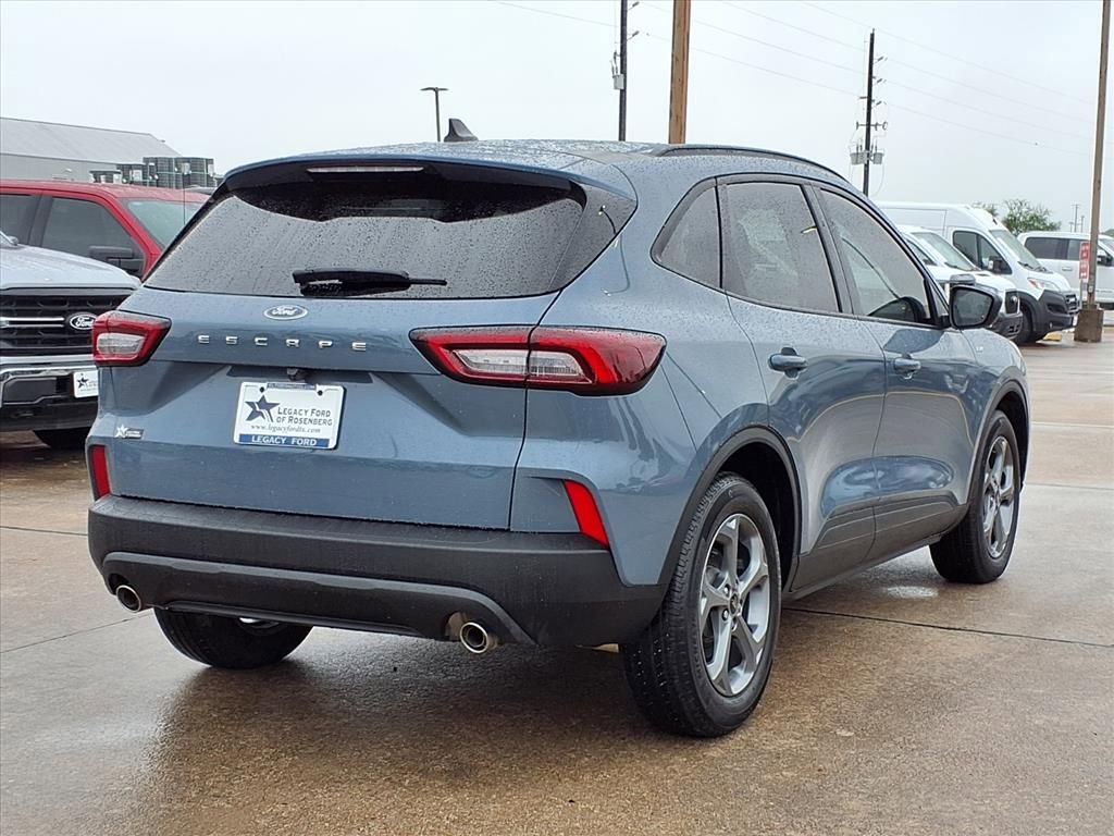 Used 2025 Ford Escape ST-Line FWD image 2