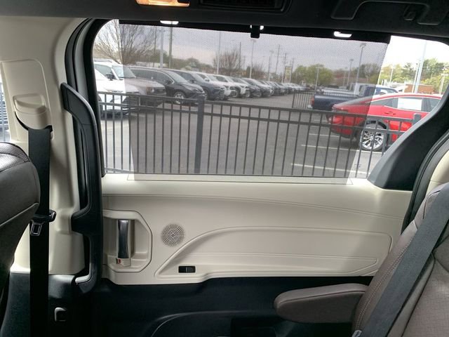 Certified 2023 Toyota Sienna Platinum image 11