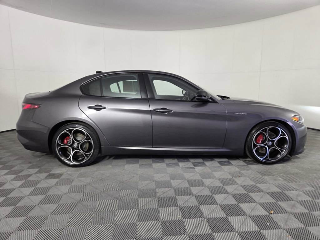 Used 2024 Alfa Romeo Giulia Veloce image 4