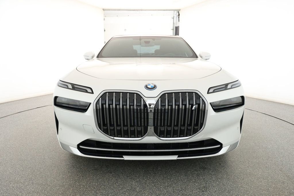 Used 2024 BMW i7 eDrive50 image 2