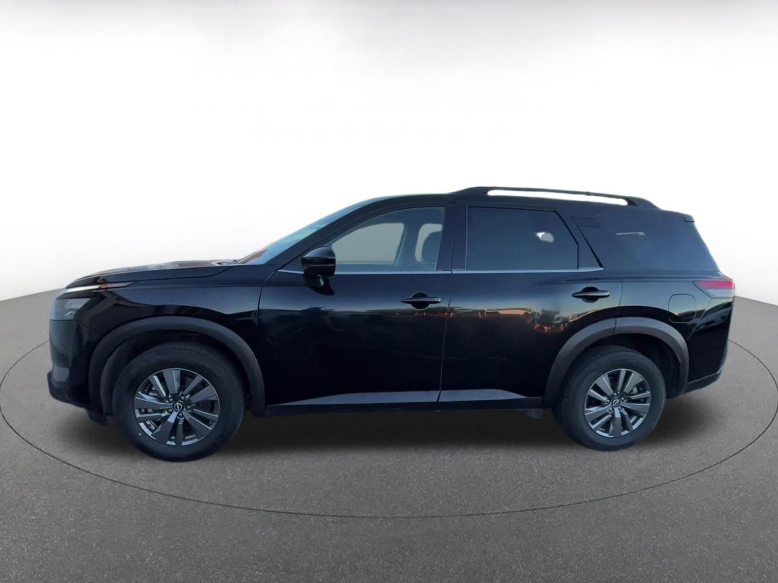Used 2025 Nissan Pathfinder SV AWD/4WD image 9