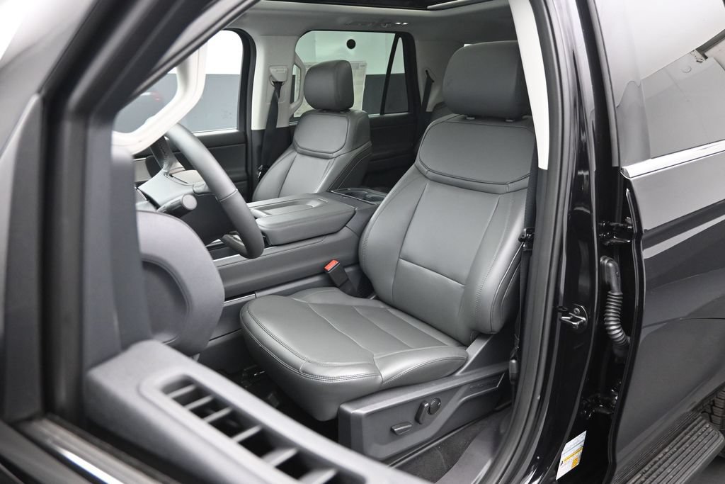 New 2026 Ford Expedition Active AWD/4WD image 8