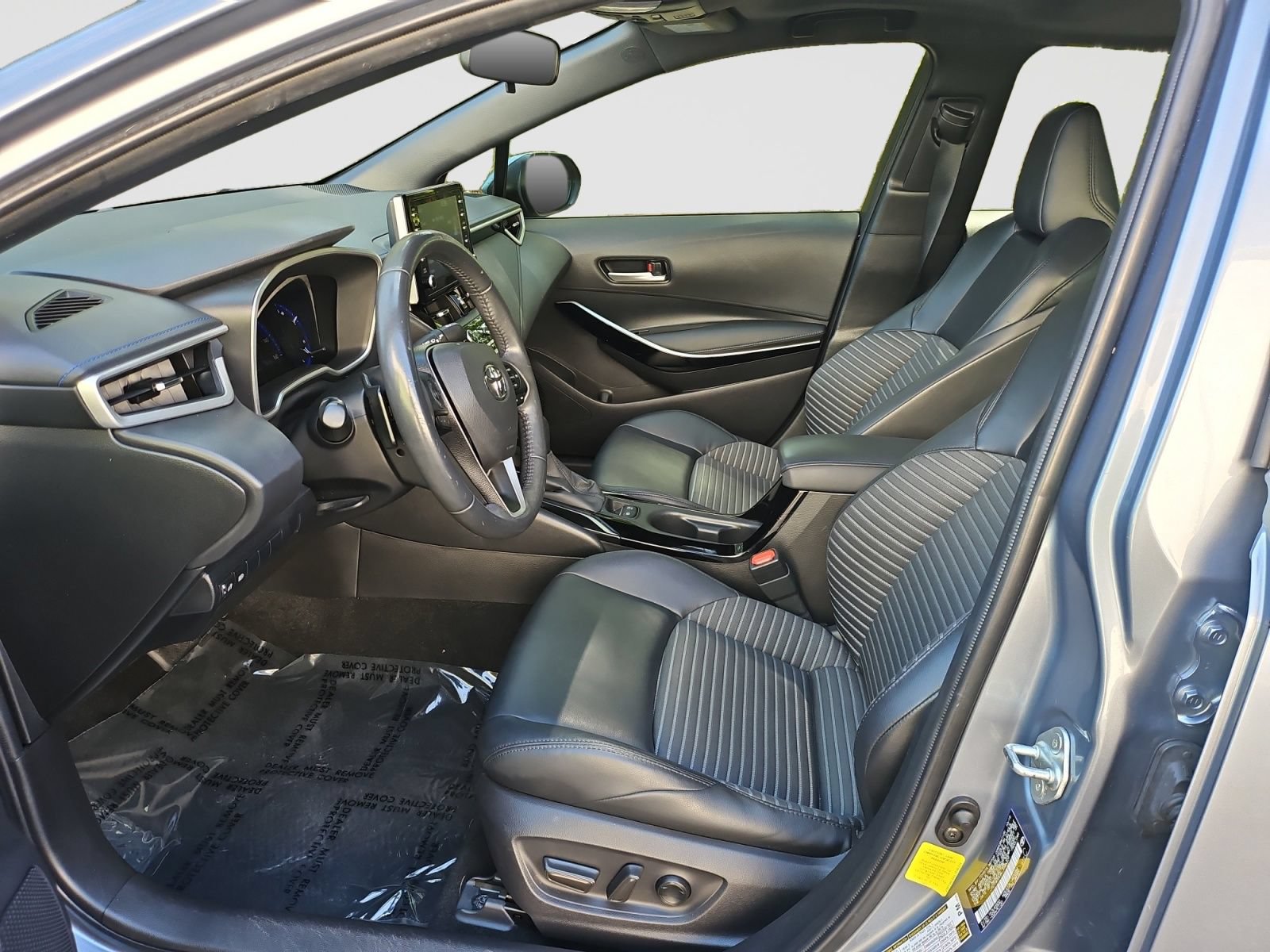Used 2020 Toyota Corolla XSE FWD image 19