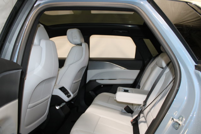New 2027 Cadillac Lyriq Luxury AWD/4WD image 8