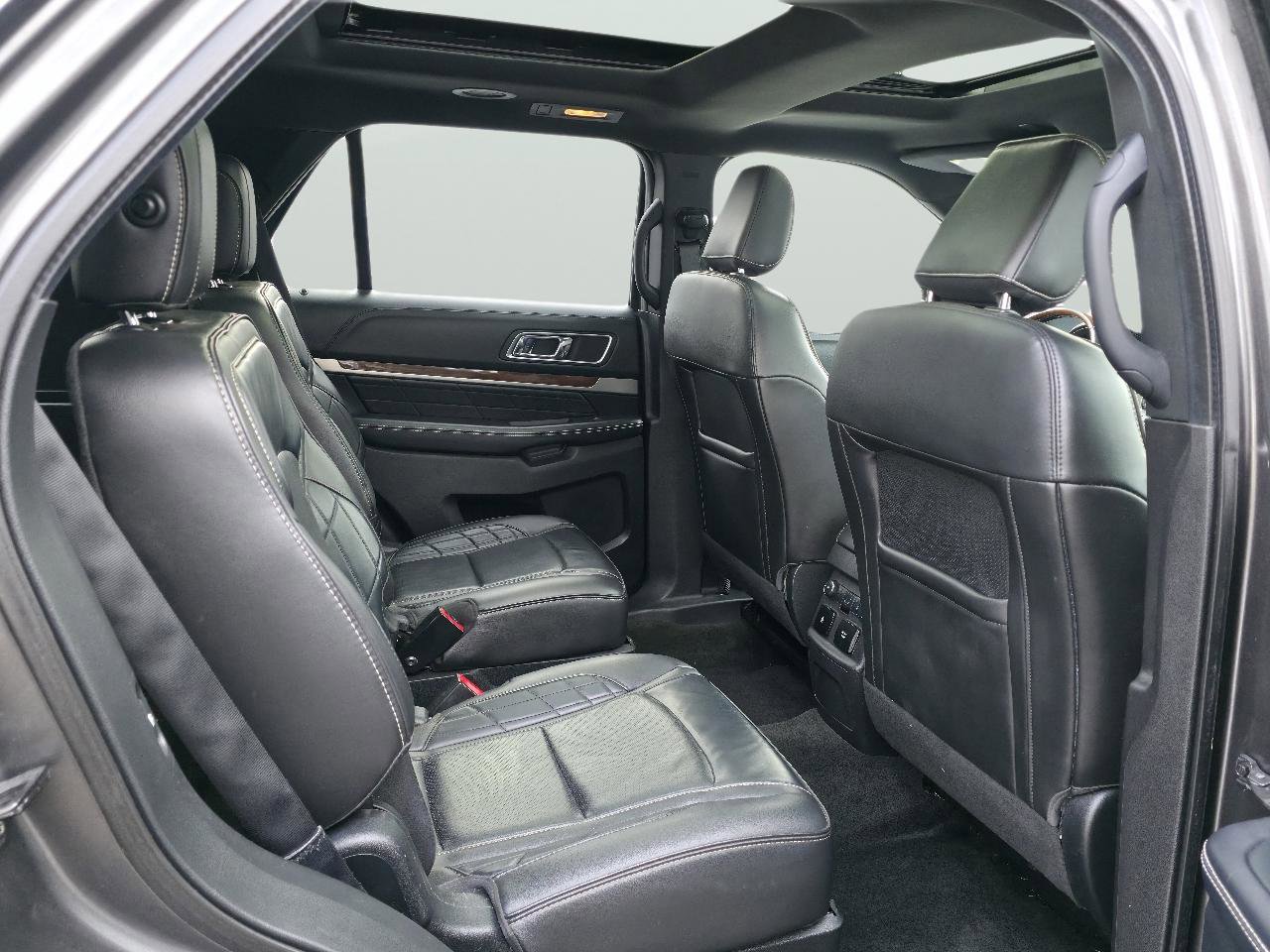 Used 2018 Ford Explorer Platinum image 16