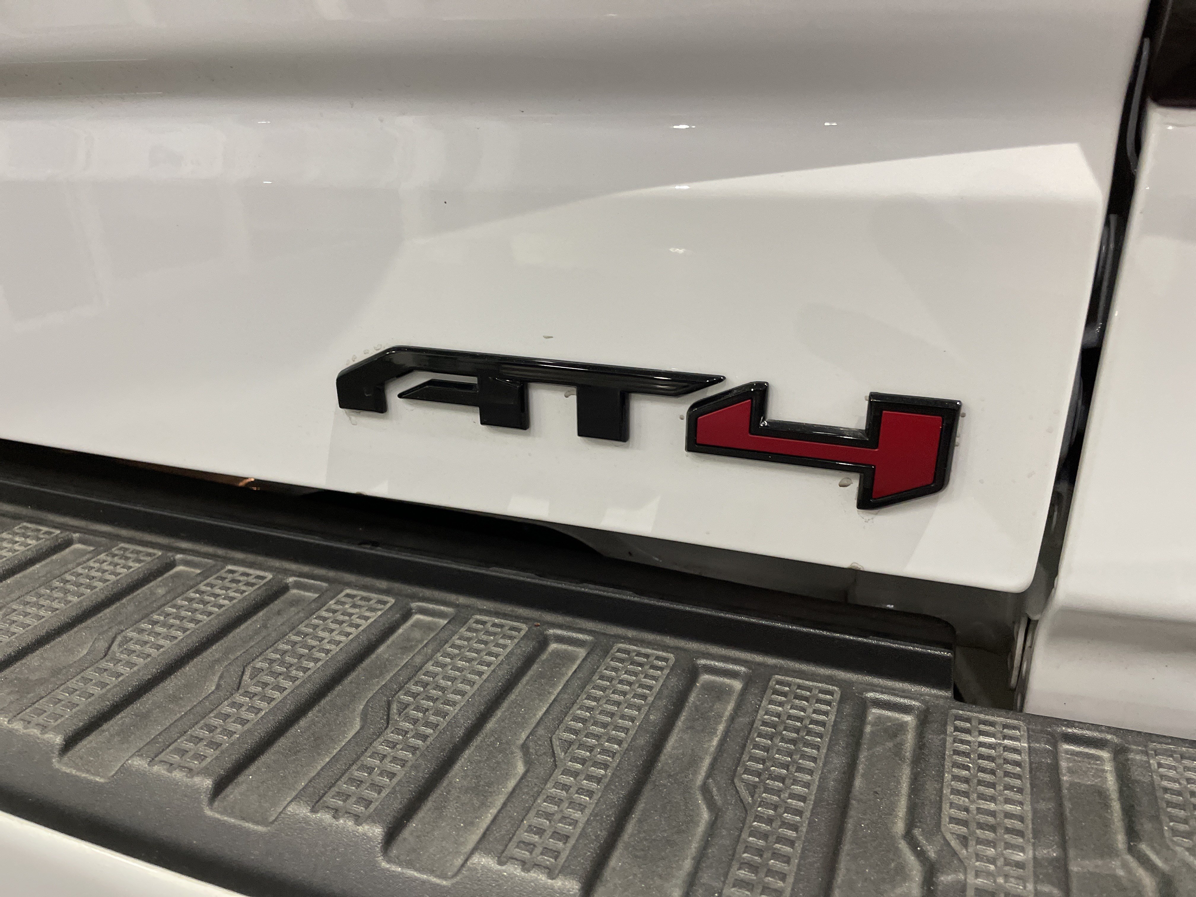 Used 2025 GMC Sierra 1500 AT4 w/ AT4 Premium Package AWD/4WD image 10