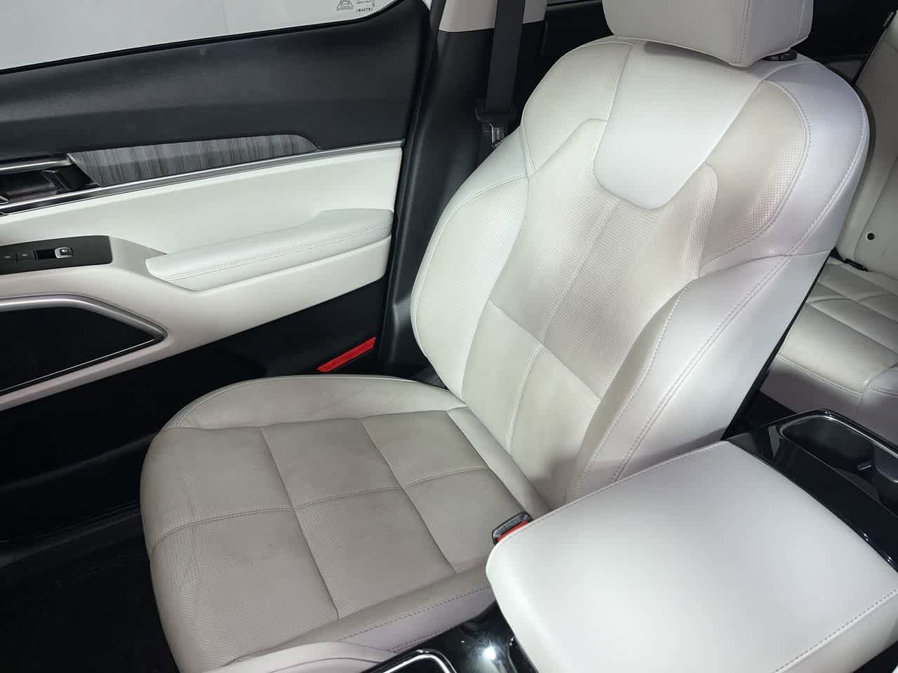 Used 2023 Kia Telluride EX w/ EX Captain's Chair Package AWD/4WD image 28