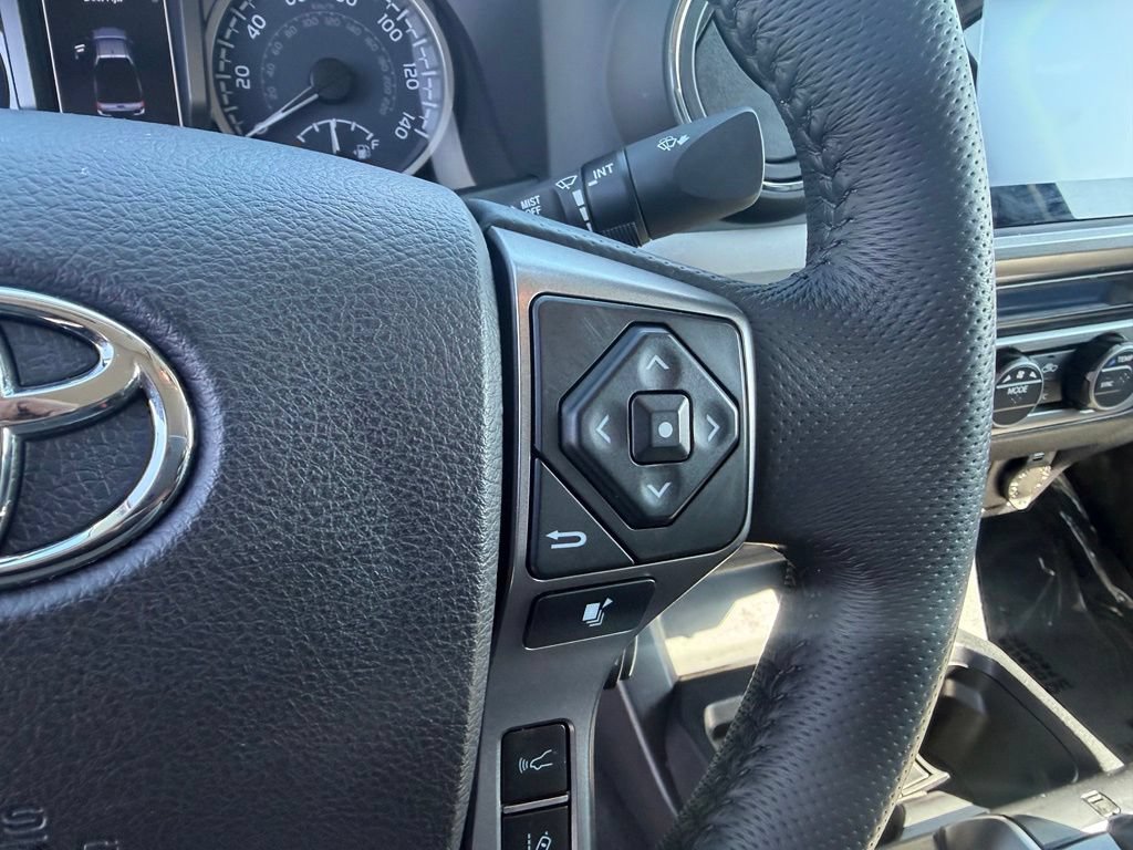 Used 2021 Toyota Tacoma SR5 AWD/4WD image 14
