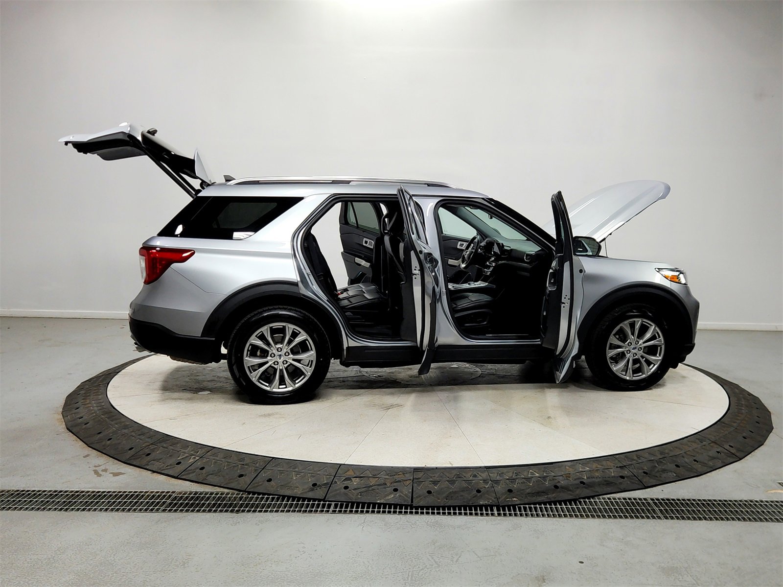 Used 2023 Ford Explorer Limited image 16