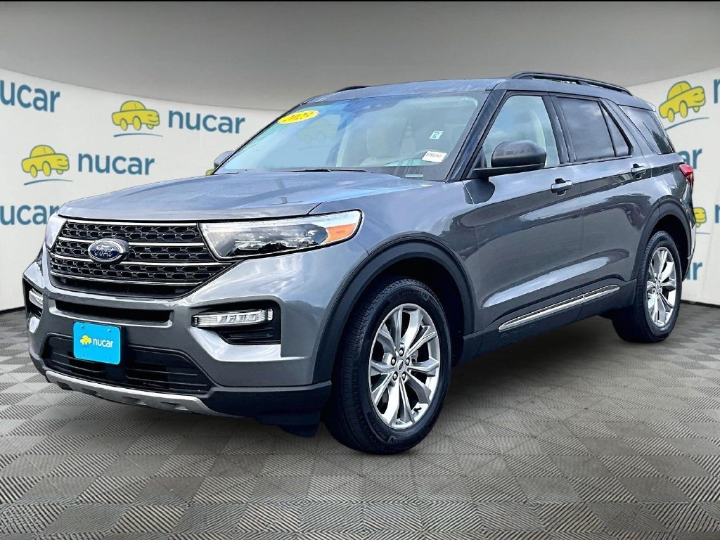 Used 2023 Ford Explorer XLT w/ Equipment Group 202A AWD/4WD image 3