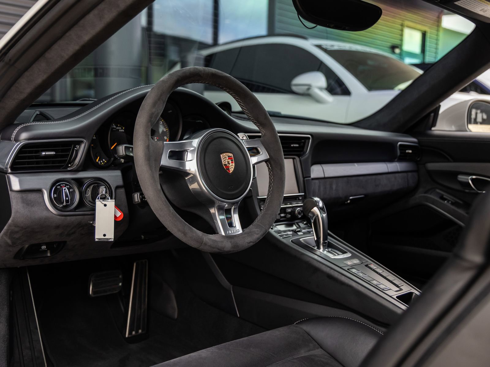 Used 2015 Porsche 911 GT3 RWD image 4