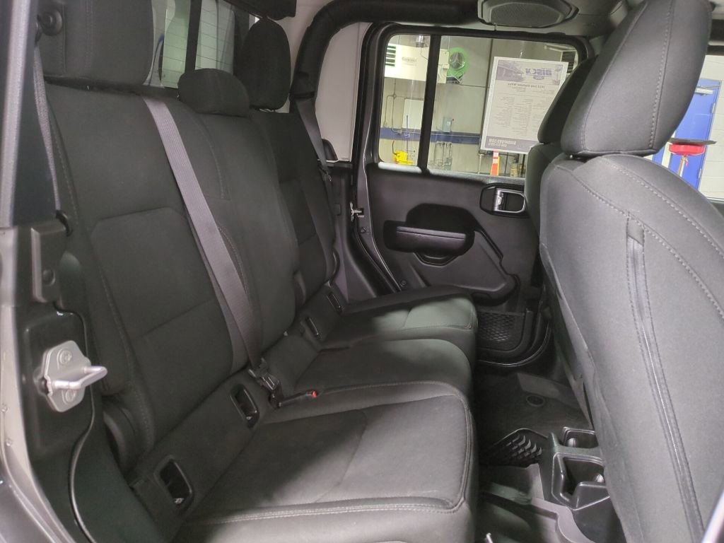Used 2023 Jeep Gladiator Willys image 10