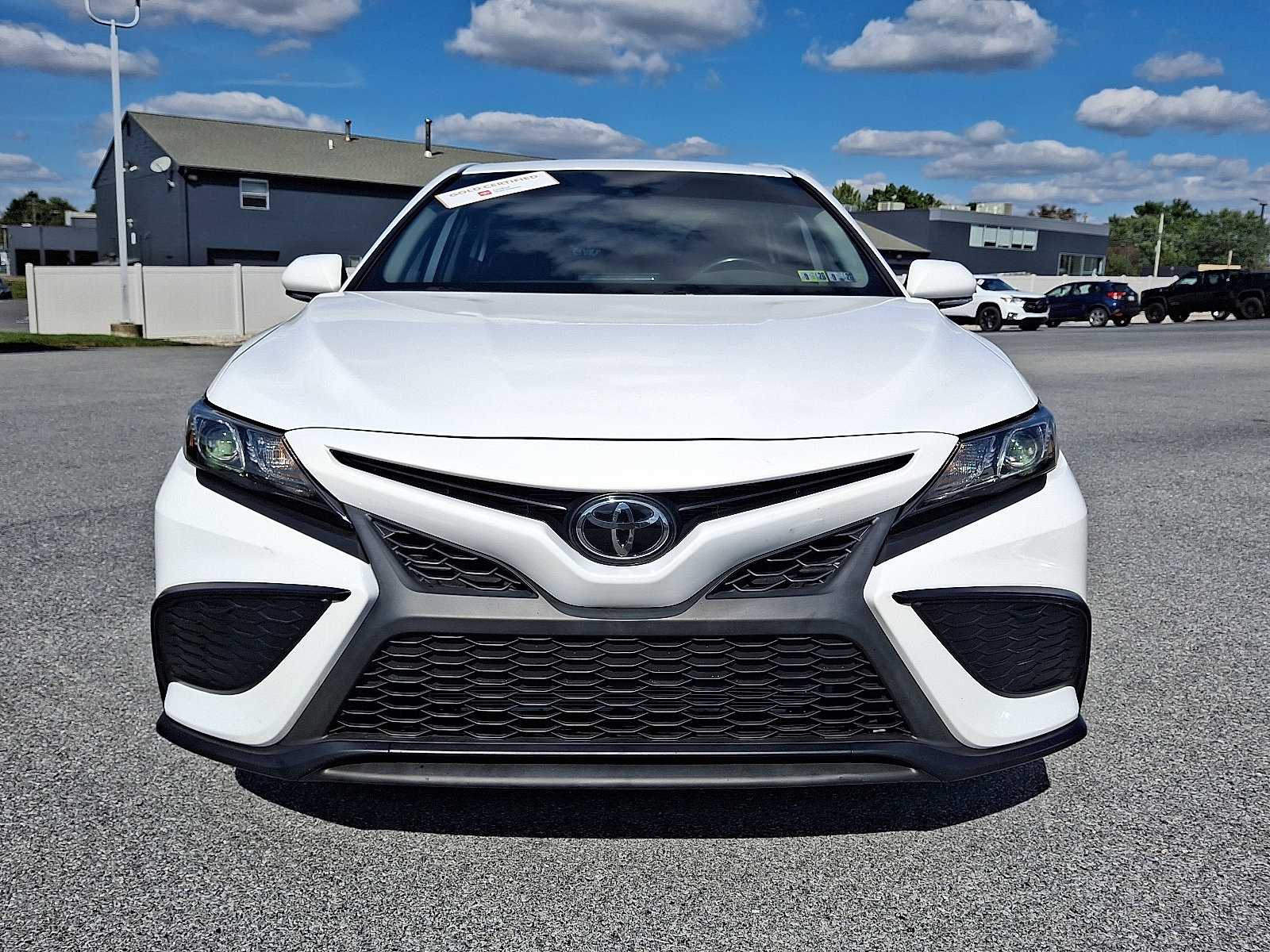 Certified 2022 Toyota Camry SE w/ Convenience Package image 2