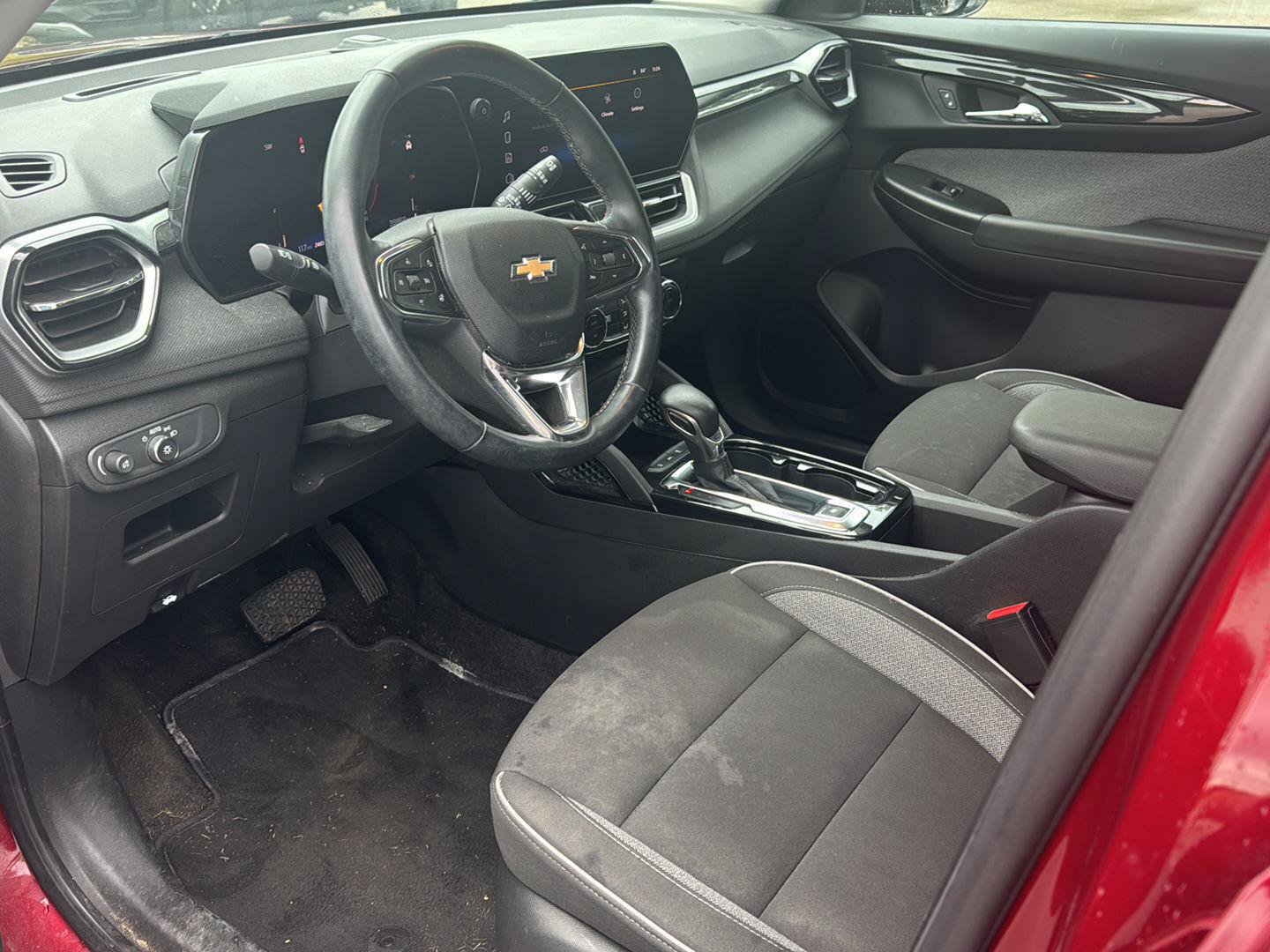 Used 2024 Chevrolet TrailBlazer LT w/ Convenience Package AWD/4WD image 11